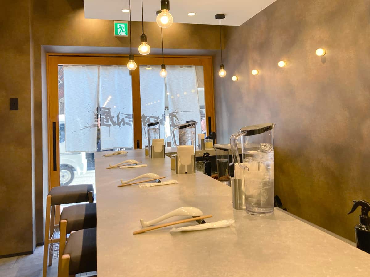 シックでオシャレな雰囲気の店内｜べんてん屋 銀座有楽町店