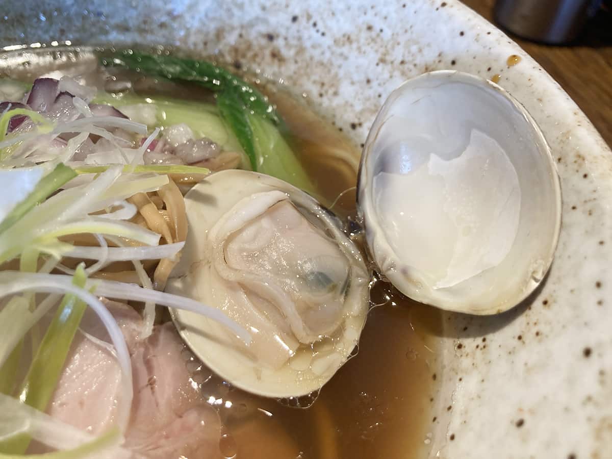 はまぐりの貝が丸ごと入った|貝出汁ラーメン 麺屋わくや