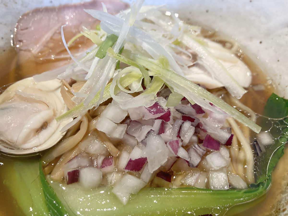 刻み玉葱や細切り葱|貝出汁ラーメン 麺屋わくや