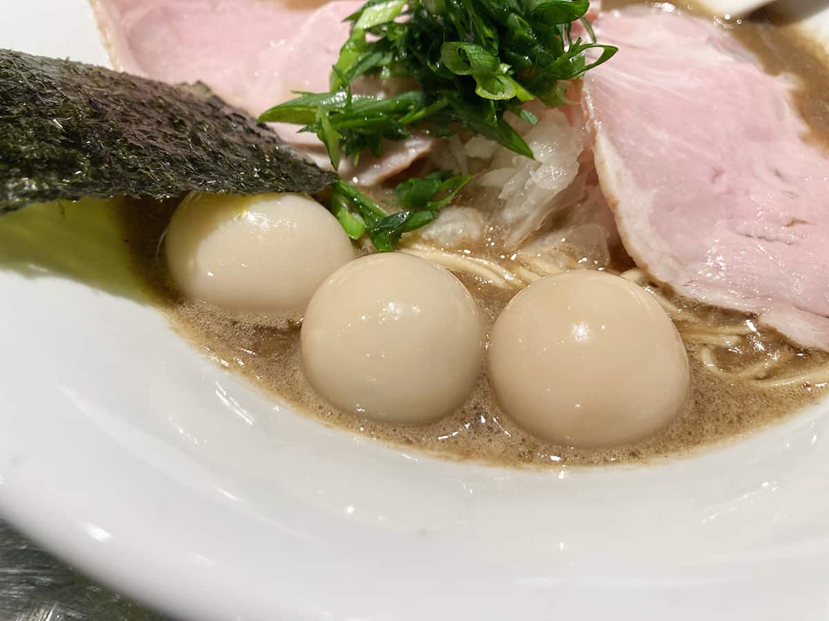 なぜか3つ入ったウズラの玉子|さんじ