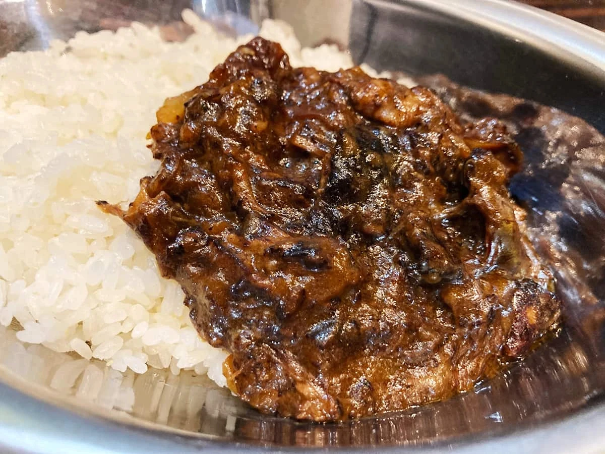 牛すじが溶け込んだ和牛ミニカレー|ラーメン 稲荷屋