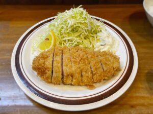 食べごたえあるサイズロースかつ｜とんかつ とん平
