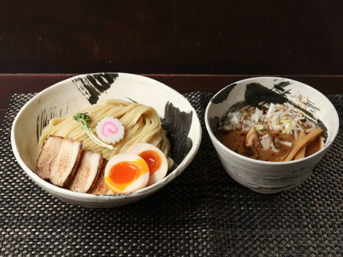 濃厚なスープと麺が特徴的なつけ麺|銀座 朧月